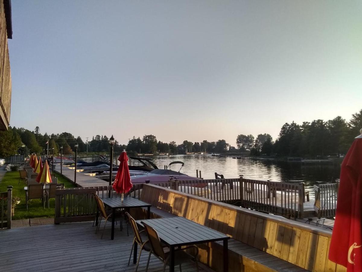 Kit Wat Motel&Marina Sauble Beach Exterior foto