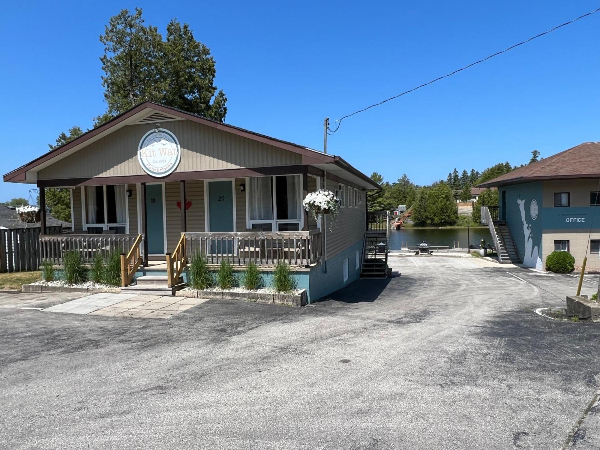 Kit Wat Motel&Marina Sauble Beach Exterior foto