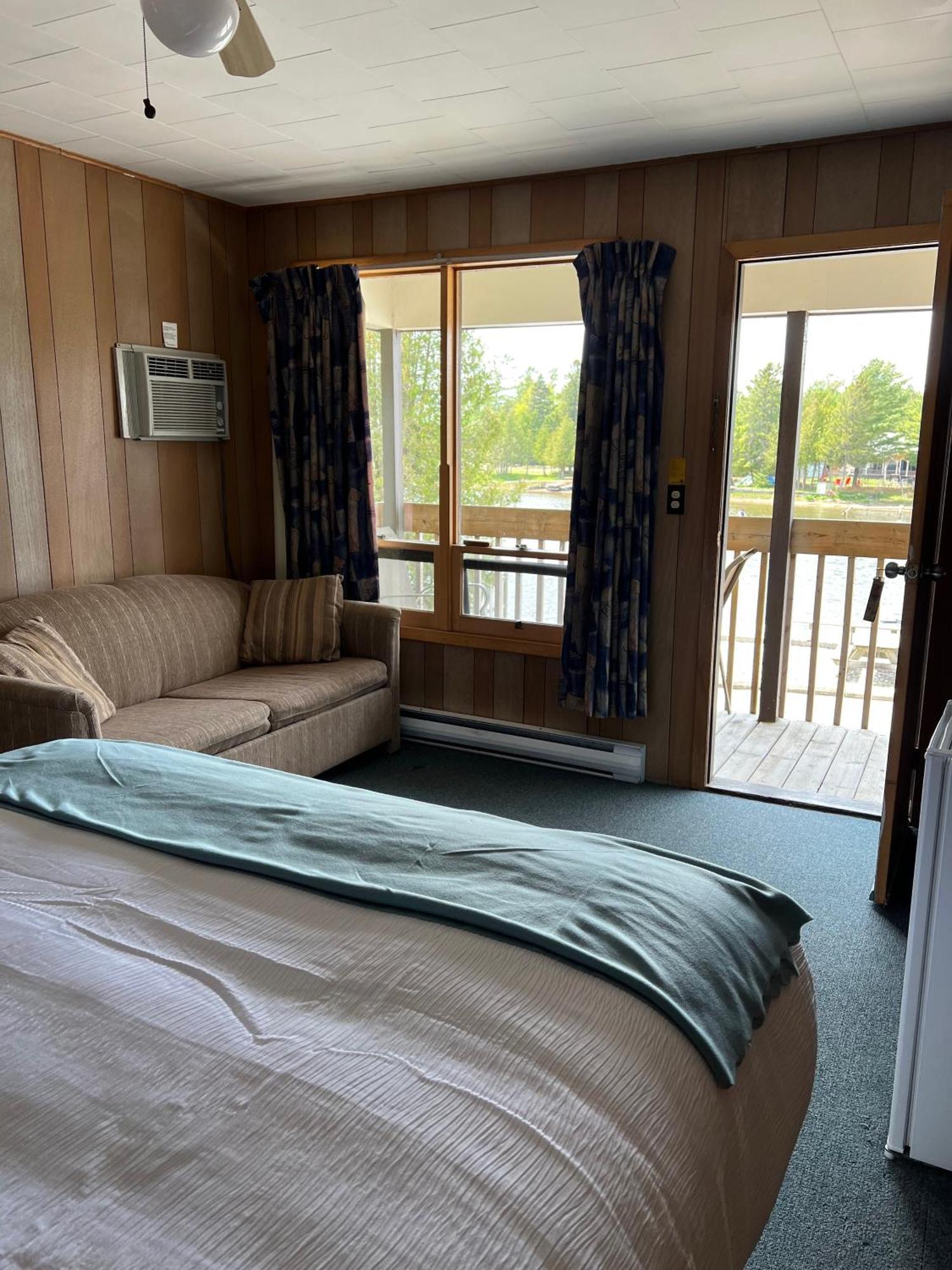 Kit Wat Motel&Marina Sauble Beach Exterior foto