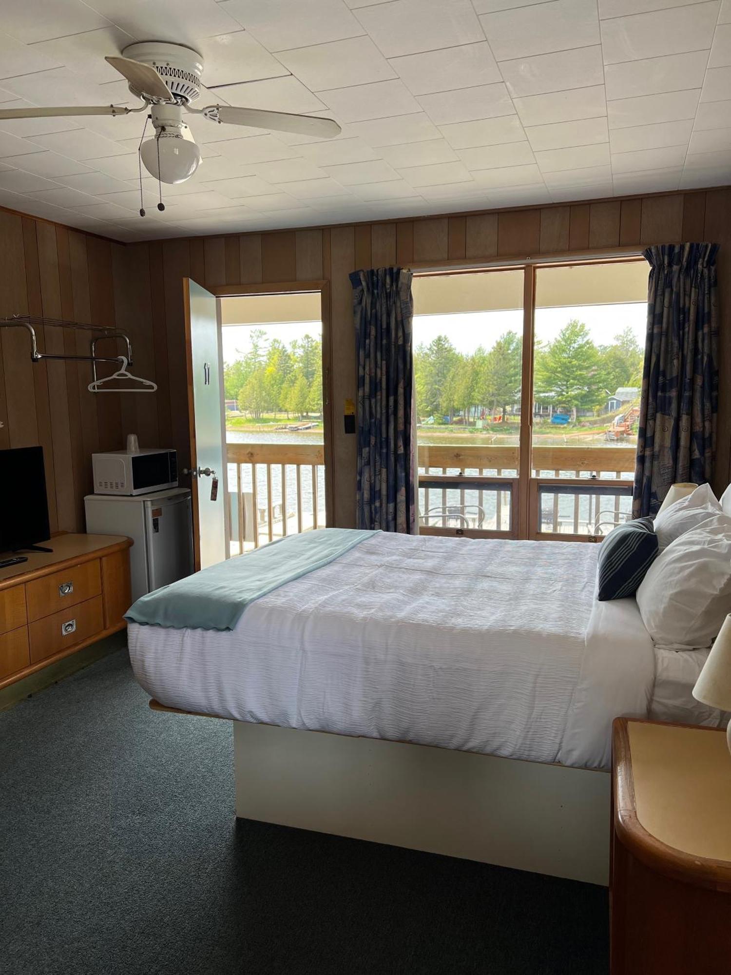 Kit Wat Motel&Marina Sauble Beach Exterior foto