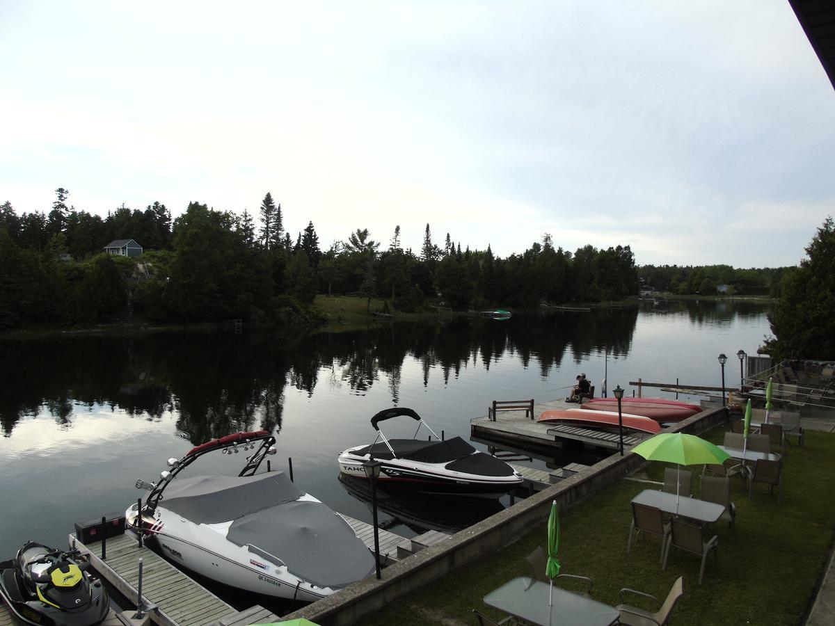 Kit Wat Motel&Marina Sauble Beach Exterior foto
