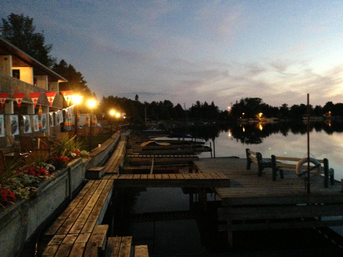Kit Wat Motel&Marina Sauble Beach Exterior foto