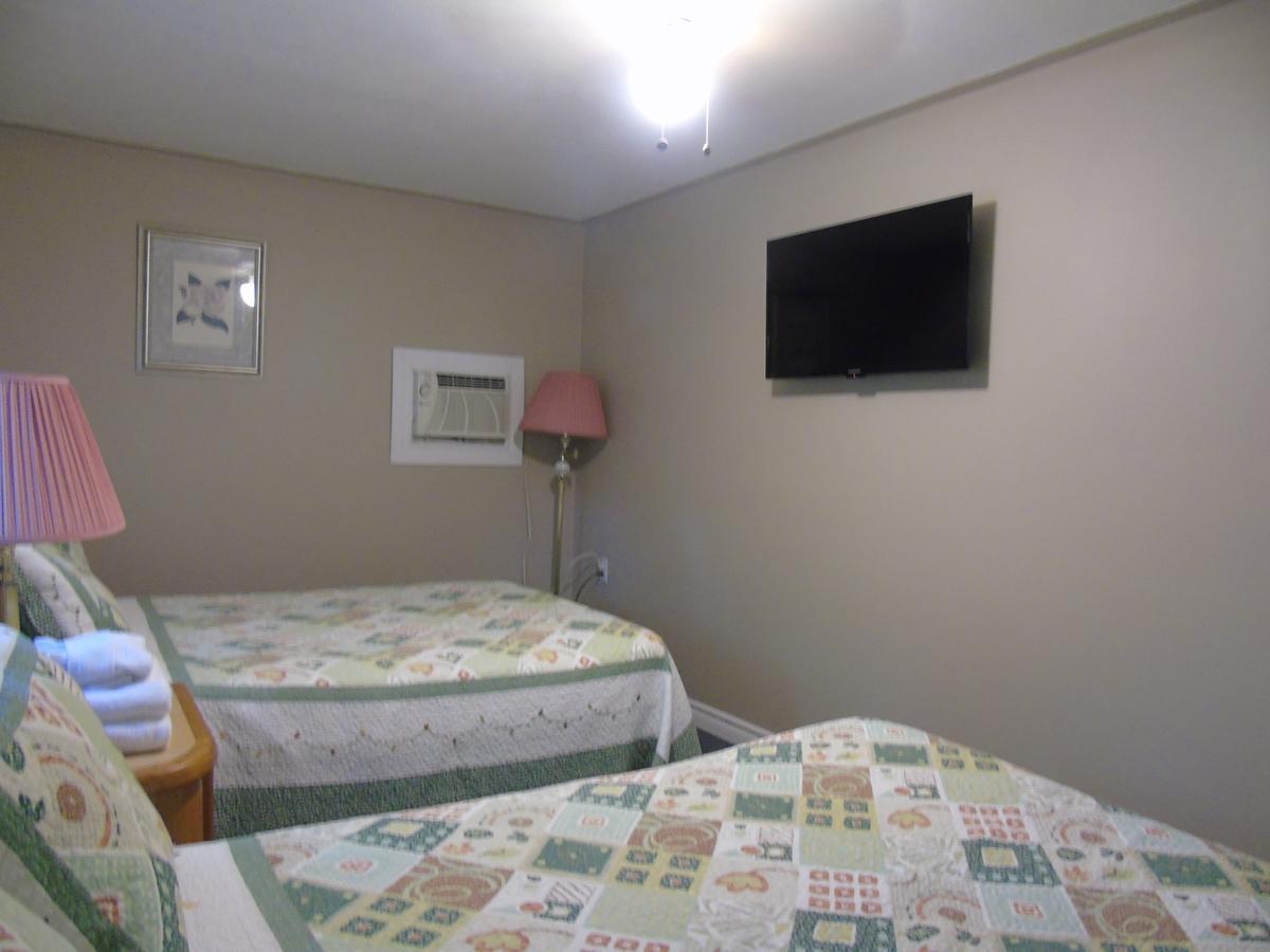 Kit Wat Motel&Marina Sauble Beach Exterior foto